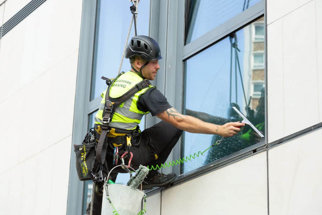 abseiling window cleaning - commercial
